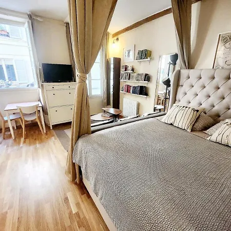 Apartment No One The Market *
